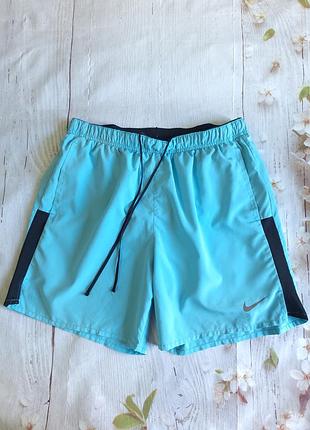 Спортивные шорты nike размер указан l. длина 44 см, пояс 42 см, бедра 56 см.