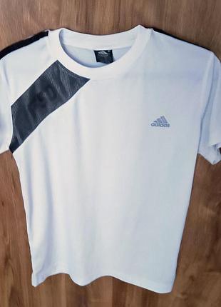 Спортивна футболка adidas