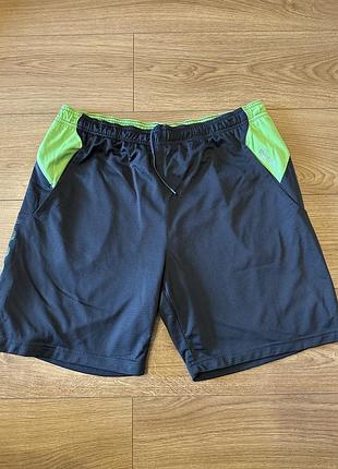 Чоловічі шорти - розмір xl reebok  талія  92-110 см