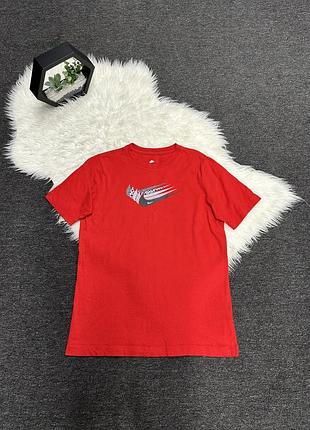 Оригінальна футболка nike