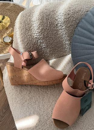 Оригінальні замшеві босоніжки на платформі toms, 39р