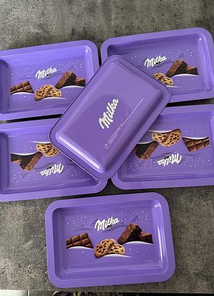 Наьір металевих підночів, таця milka 24,5 х 16,5