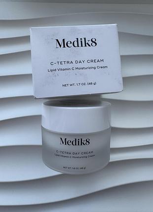 Легкий зволожуючий денний крем з вітаміном с medik8 c-tetra day cream