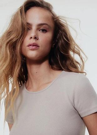 Базовая бежевая хлопковая футболка в рубчик от h&amp;m