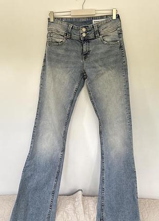 Джинси bootcut bershka