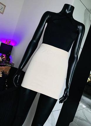 Кремовая мини-юбка prettylittlething, размер uk 6 (xs)