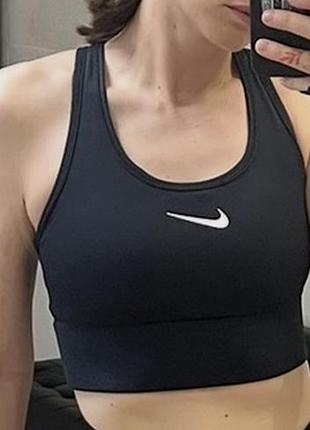 Спортивний топ для бігу nike