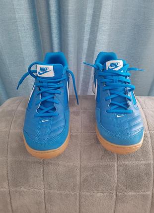 Продам футзалки nike