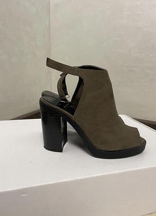 Босоніжки-слінгбеки new look 36р хакі замш
