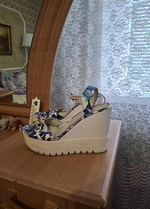 Босоніжки. кожа . польша. розмір 40