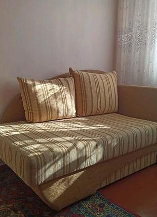 Тахта односпальна.розміри  спального місця в розкладеному стані : ширина 90 см;довжина 190 см.в складеному вигляді 1,10х0,95.є корзина для ковдри.