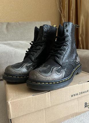 Dr.martens. 1460 pascal flame. color: pewter+gunmetal+black — glitter.