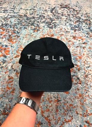 Кепка из лого tesla