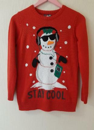Классный свитер с снеговиком