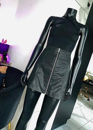 Юбка мини h&m divided из искусственной кожи (размер uk 10 / eur 38)