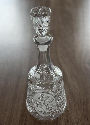 Кришталевийй великий  графин