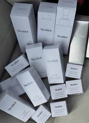 Догляд за обличчям medik8