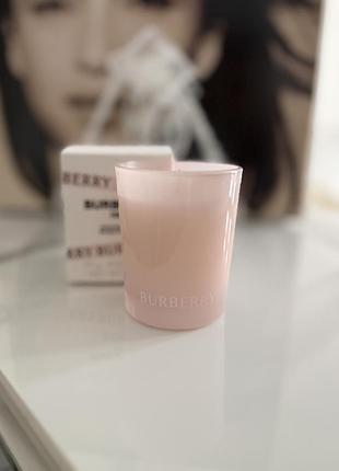 Оригінальна мініатюра ароматичної свічки burberry her scented candle вагою 70 грамів