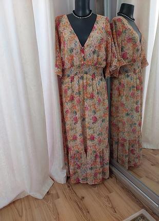 Нежное с воланом по низу платье 👗