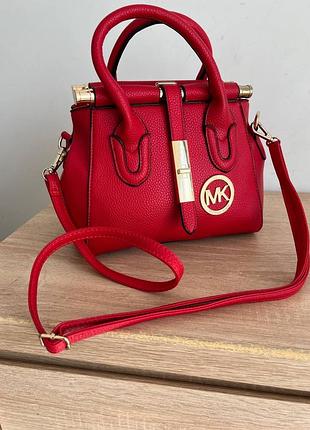 Жіноча сумочка  michael kors  червоного кольору  розмір 25 * 20 * 10 см плечовий ремінь - регулюється