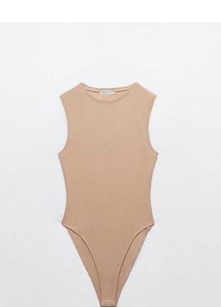 Боді від zara у бежевому кольорі у розмірі л