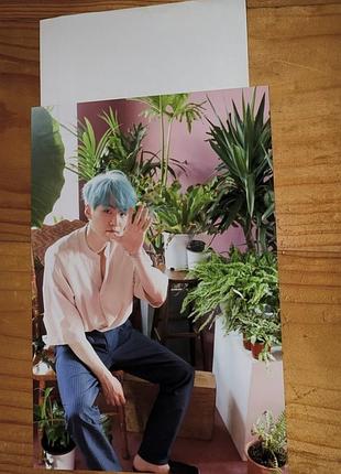 Bts suga колекційна листівка з виставки музейної юнгі