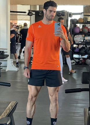 Технологія climacool 🟠 чоловіча спортивна футболка adidas response 🍊 помаранчева бігова футболка для тренувань