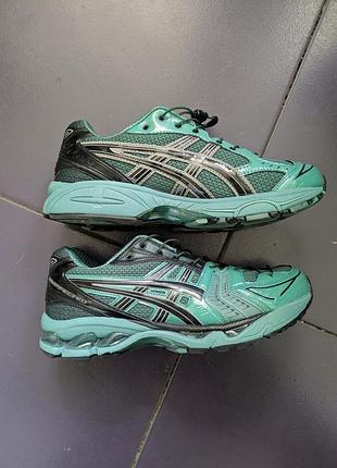 Шикарные кроссовки asics