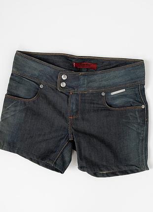 Стильні, жіночі, джинсові шорти levis red tab billie may у класичному, синьому кольорі. вінтажна модель із низькою посадкою, застібкою на ґудзики та