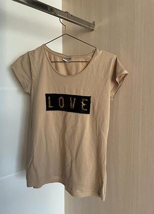 Бежева футболка з паєтками love / wild