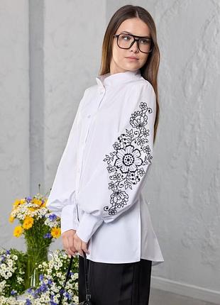 Красивая рубашка с вышивкой и корсетом для девочки