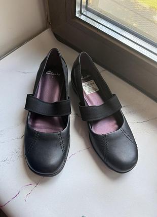 Туфлі чорні в стилі мері джейн мокасіни clarks