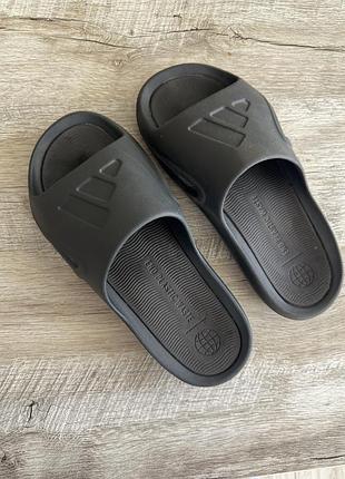 Шлепки adidas розмір 39 унісекс