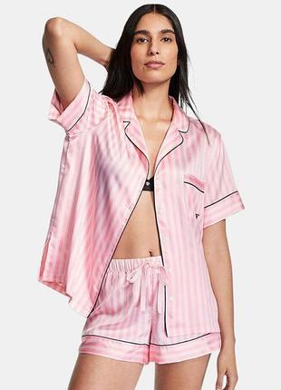 Розовая сатиновая пижама с шортами в полоску victoria’s secret.
