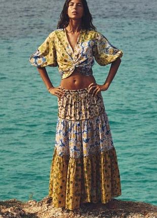 Zara костюм  из укороченного топа и объемными рукавами и длинной ярусной юбки/15032/