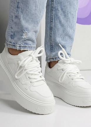 Жіночі кросівки на високій підошві fashion 106-07 білі 41