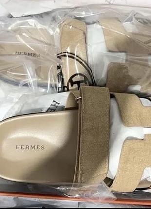 Шльопанці в стилі hermes