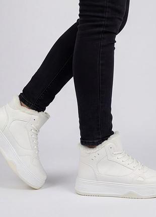 Женские белые зимние ботинки кроссовки ok shoes 101-52 на шнуровке