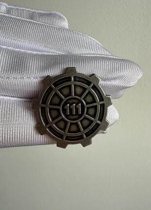 Пін значок металевий брошка «сховище 111 (vault 111)» із гри fallout – емальований значок