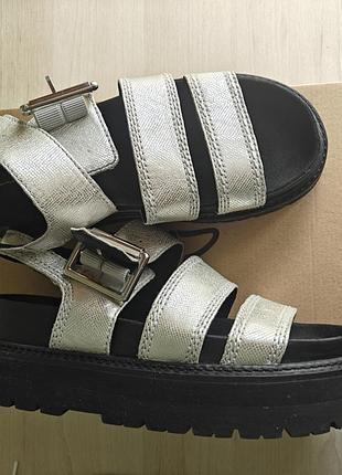 Сандалии clarks orianna over silver metallic 37,5 р