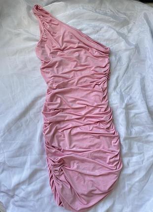 Эластичное платье розовое на одно плечо (фото на теле) с драпировкой missguided короткая