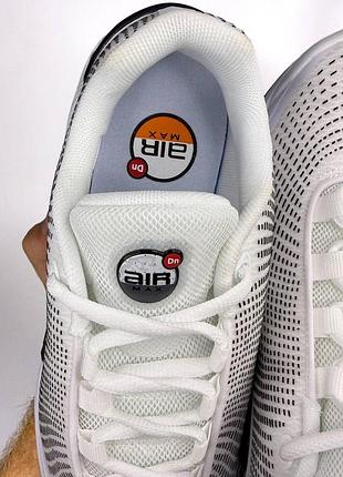 Nike air max dn
•  white / black • 4