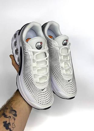 Nike air max dn
•  white / black • 8