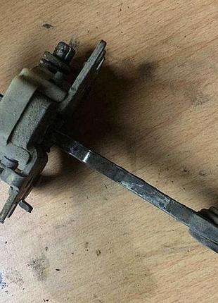 Б/у ограничитель двери renault laguna 2, 8200000722, 8200000721, 8200385349