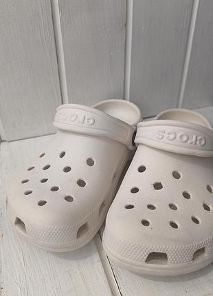 Белые кроксы клоги сандалии босоножки шлепанцы crocs j1 31 32 размер сабо клоги