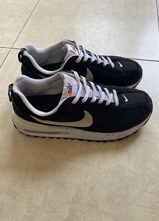 Nike air max dawn чорно білі
