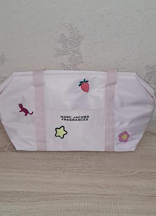 Дорожня сумка
 від marc jacobs
jacob's
має одне відділення
та боковий карман