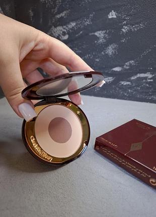 Двухцветные румяна charlotte tilbury cheek to chic оттенок sex on fire.