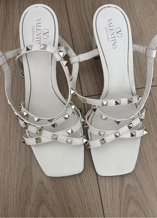Босоніжки valentino оригінал 39 ідеально на 24,5. торг