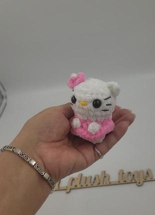 Мягкая вязаная игрушка брелок helloy kitty